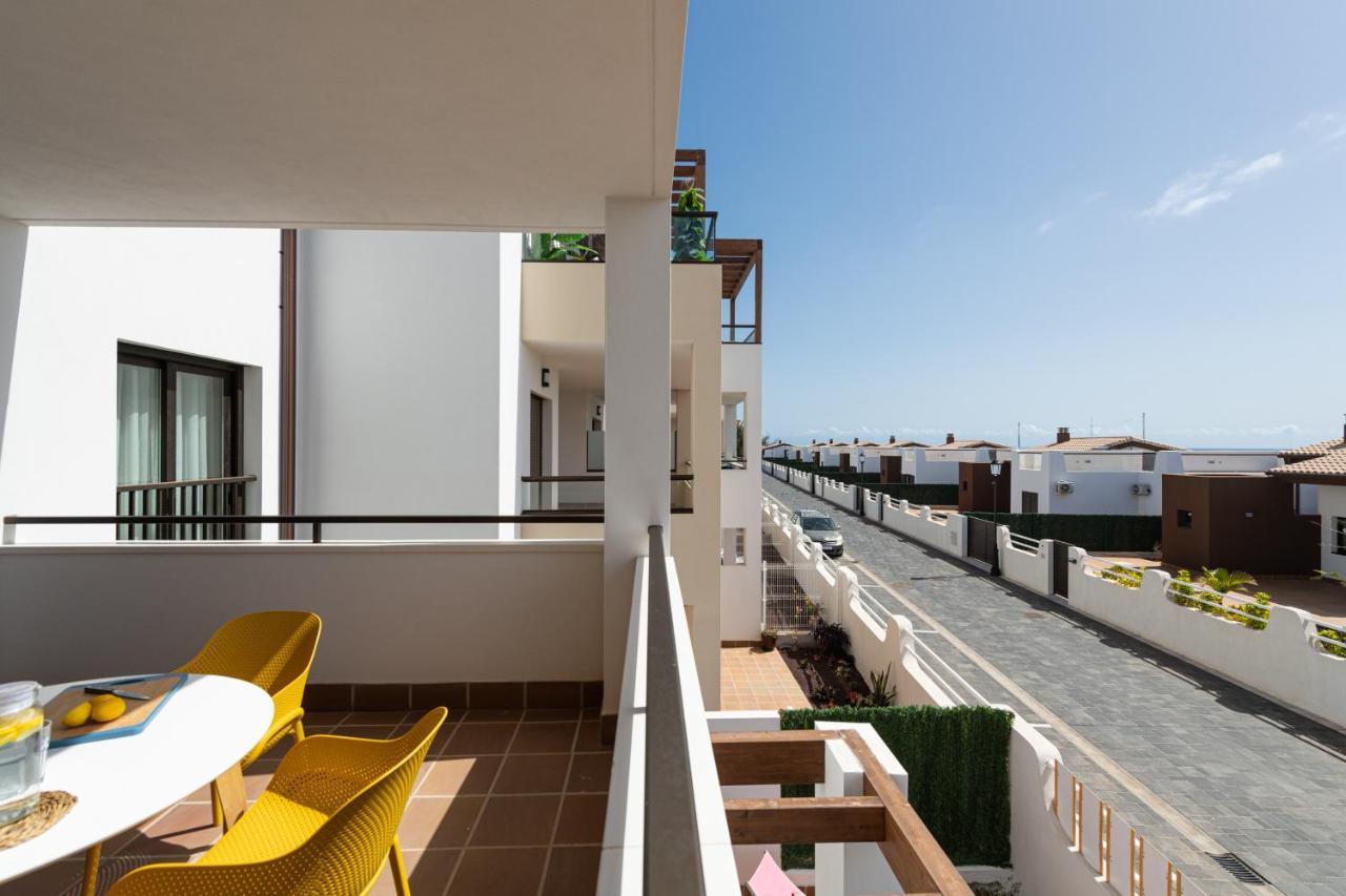 Homeforguest Apartamento En Residencia De Lujo Con Terraza Y Piscina La Guirra 外观 照片